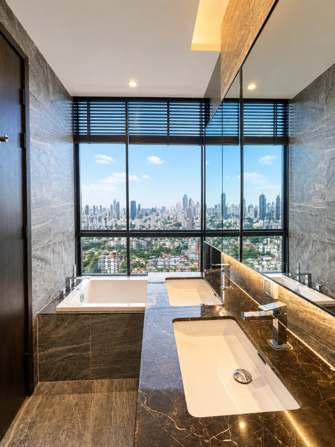 ภาพจริงของ THE ESSE Sukhumvit 36 ดิ เอส สุขุมวิท 36 ย่านทองหล่อ จาก Google Maps (รูปที่ 3)