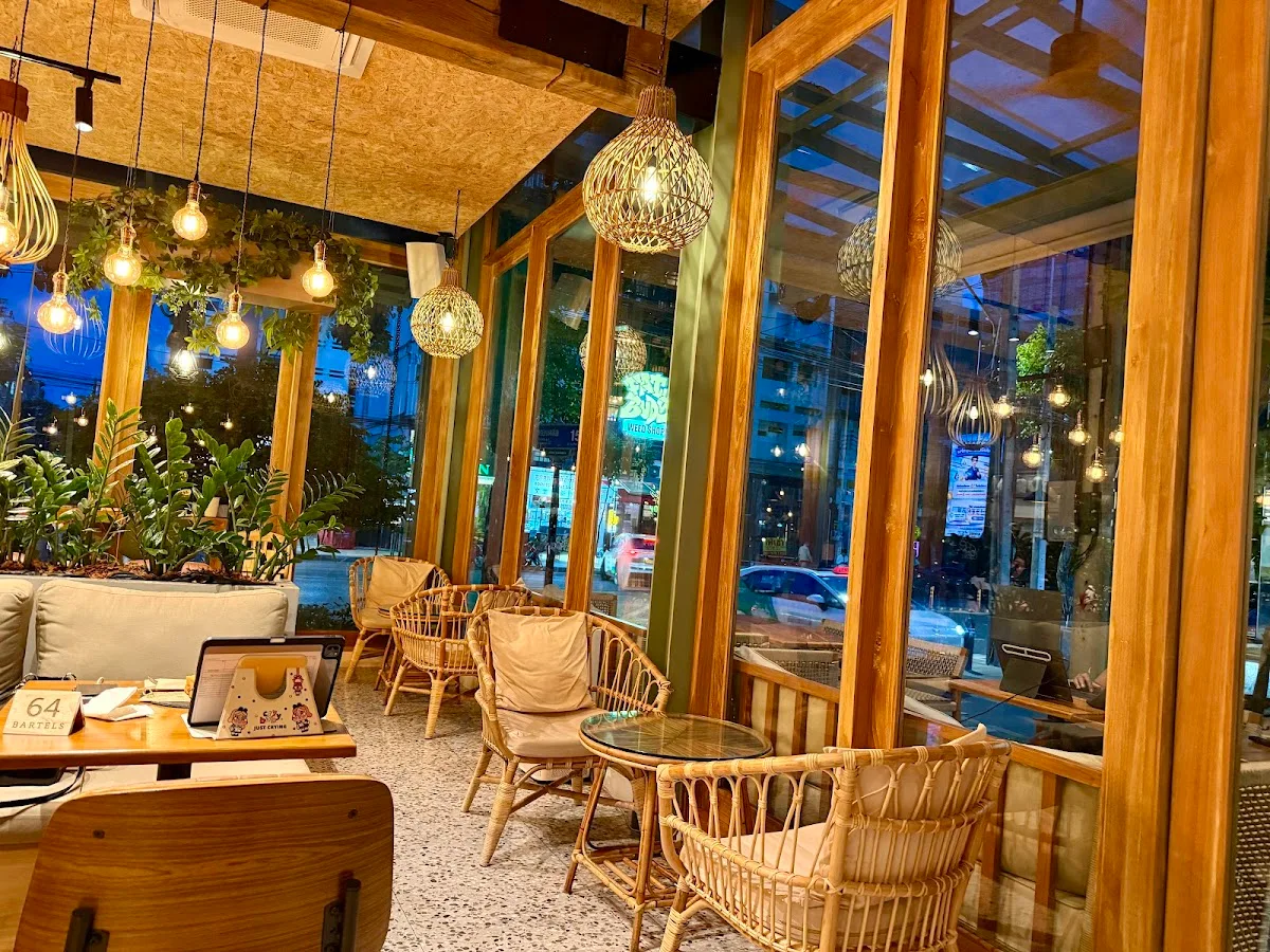 BARTELS Thonglor - Sourdough Sandwiches, Coffee & Juicery