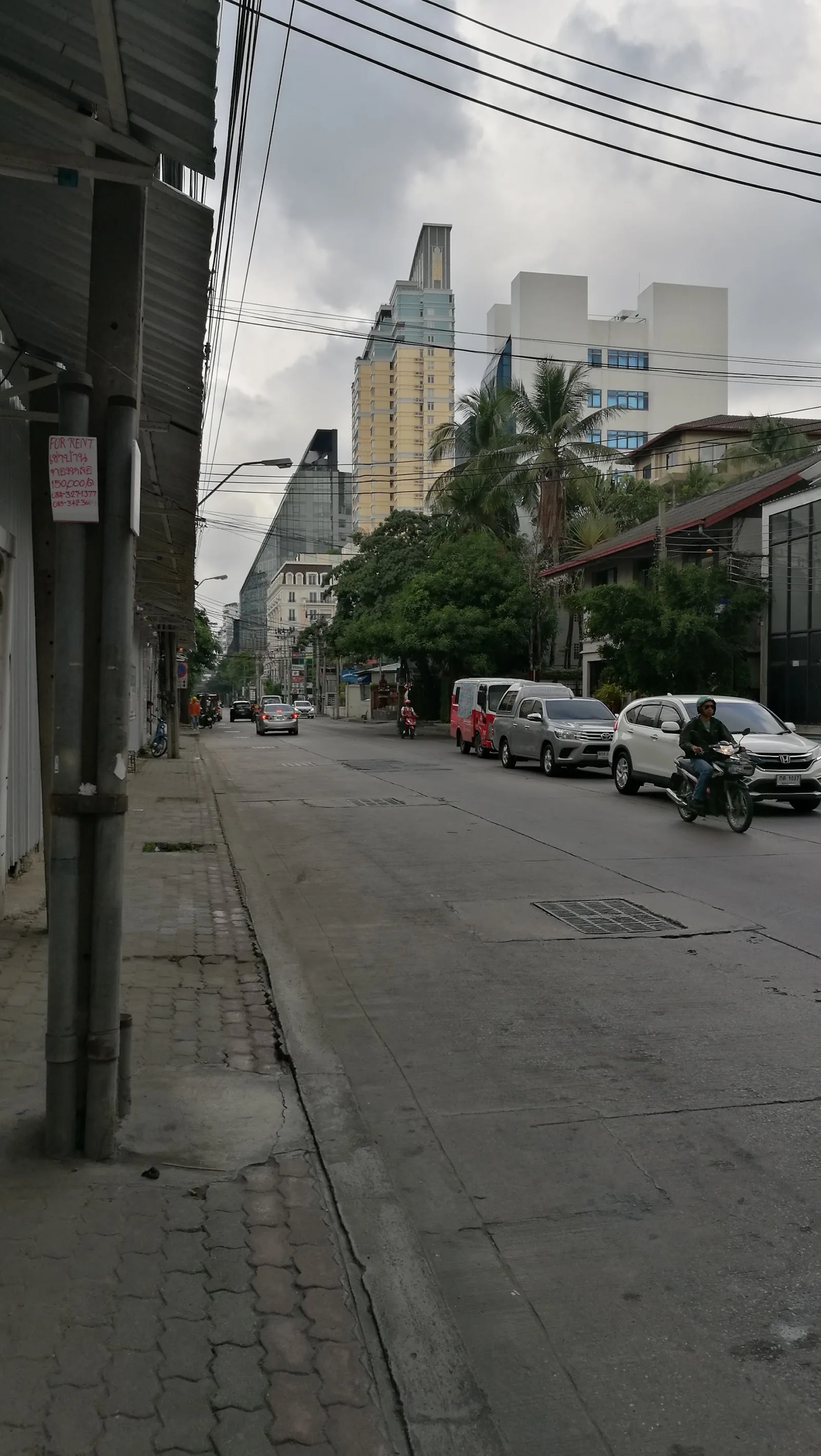 ภาพจริงของ ซอย ทองหล่อ 10 ย่านทองหล่อ จาก Google Maps